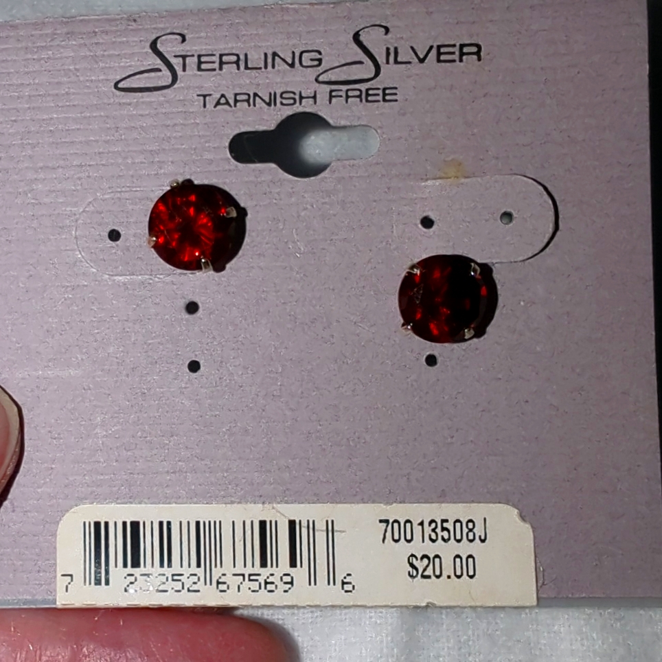 Suzanne Somers Red Stud Earrings 10$
